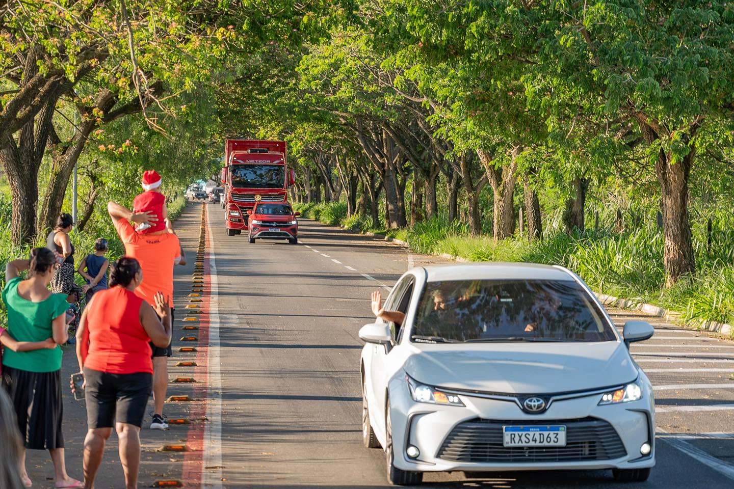 Caravana de Natal da Coca-Cola encanta Porto Real